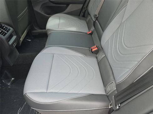 New 2026 Volkswagen Tiguan SE FWD image 10
