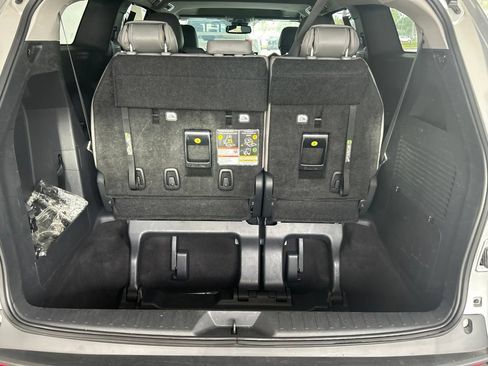 Used 2025 Toyota Sienna XLE FWD image 38