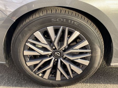 Used 2025 Nissan Altima 2.5 SV image 31