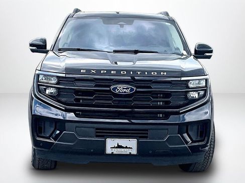 Used 2025 Ford Expedition Active AWD/4WD image 2