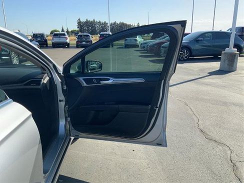 Certified 2020 Ford Fusion SE FWD image 21