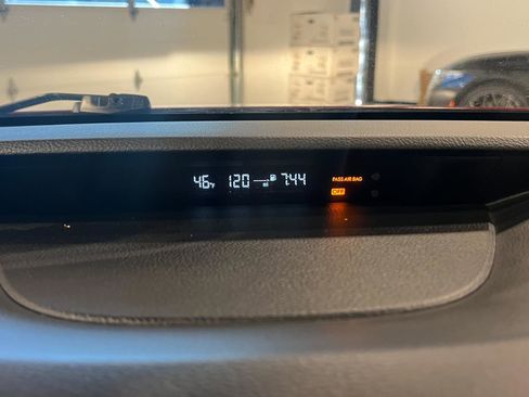 Used 2011 Subaru Outback 2.5i Premium image 17