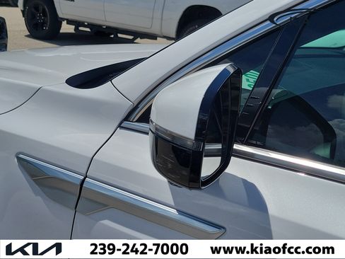 Certified 2024 Kia Sorento SX FWD image 8