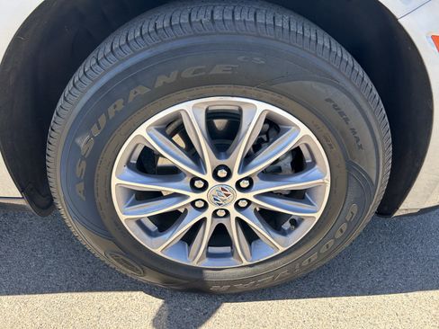 Used 2024 Buick Enclave Premium AWD/4WD image 9