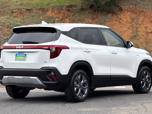 Used 2024 Kia Seltos LX AWD/4WD image 4