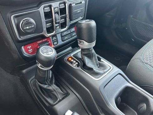 Used 2024 Jeep Wrangler Unlimited Rubicon 4xe AWD/4WD image 37