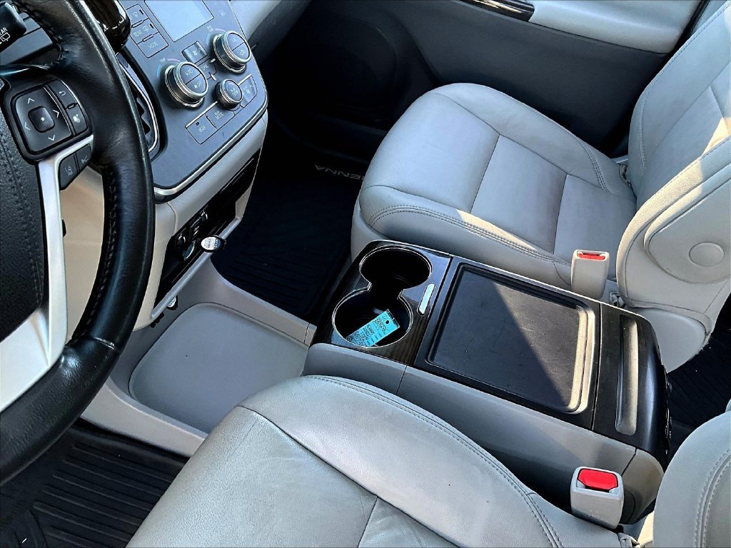 Used 2019 Toyota Sienna XLE Premium w/ Carpet Mat Package AWD/4WD image 20