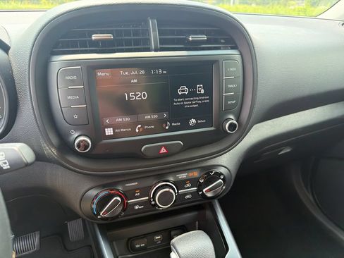 Used 2025 Kia Soul LX w/ LX Technology Package FWD image 28