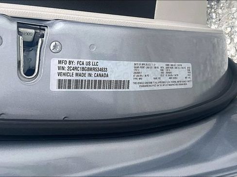 Used 2021 Chrysler Pacifica Touring-L FWD image 32