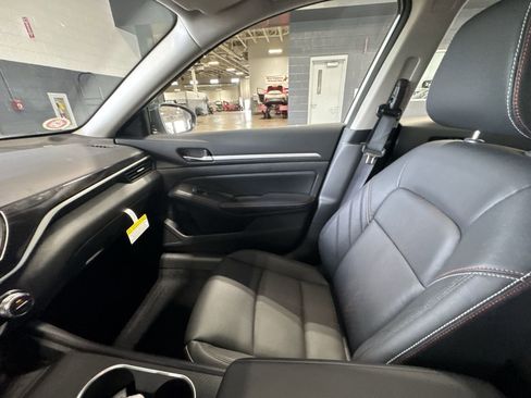 New 2026 Nissan Altima 2.5 SR w/ SR Premium Package AWD/4WD image 3