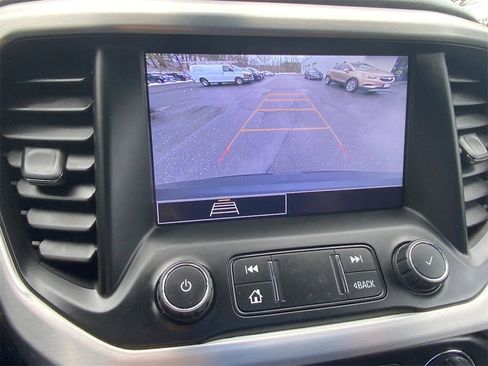 Used 2022 GMC Acadia SLE image 15