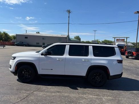Used 2024 Jeep Wagoneer Series II AWD/4WD image 19
