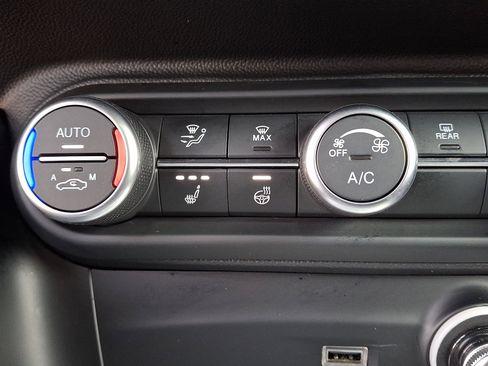 Used 2024 Alfa Romeo Stelvio Ti image 27