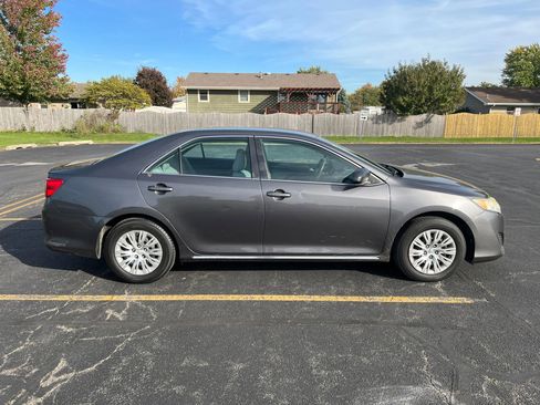 Used 2014 Toyota Camry LE image 14