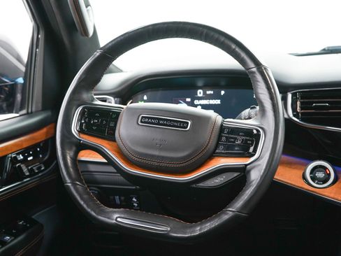 Used 2022 Jeep Grand Wagoneer Series III w/ Rear-Seat Entertainment Group AWD/4WD image 20