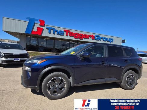 Used 2025 Nissan Rogue SV image 1