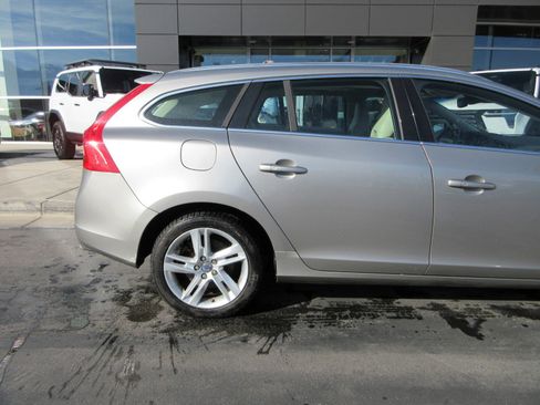 Used 2015 Volvo V60 T5 Premier Plus image 9