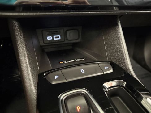 Used 2022 Chevrolet Bolt EUV LT w/ Comfort Package FWD image 25