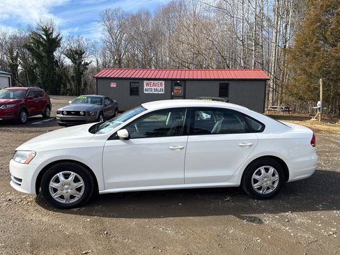 Used 2013 Volkswagen Passat 2.5 S image 1
