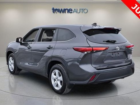 Used 2023 Toyota Highlander LE image 5