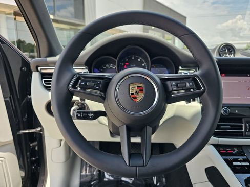 Used 2025 Porsche Macan AWD/4WD image 35