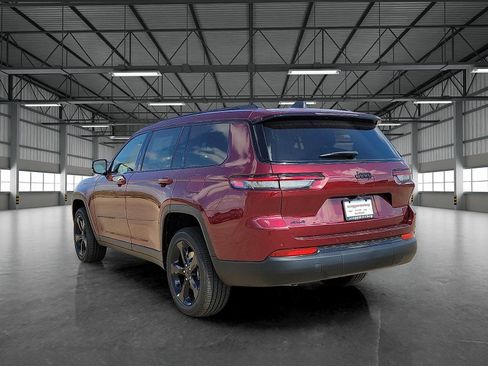 New 2025 Jeep Grand Cherokee L Laredo image 3