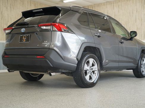 Used 2022 Toyota RAV4 LE AWD/4WD image 8