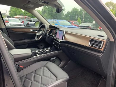 Used 2025 Volkswagen Atlas SE FWD image 16