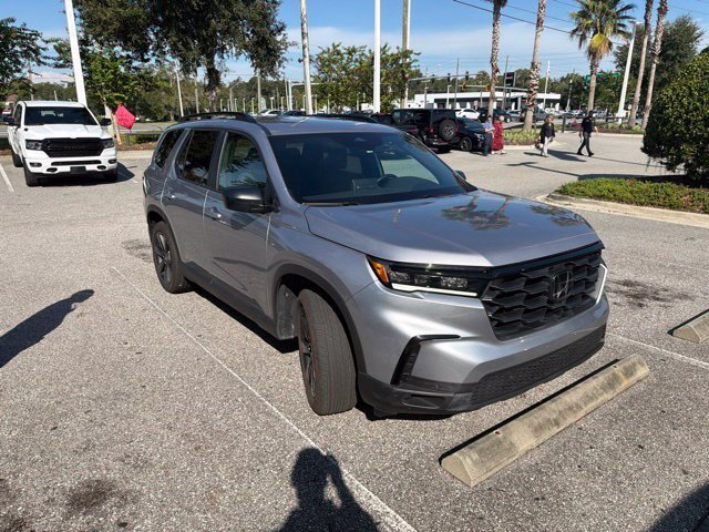 Used 2025 Honda Pilot Sport image 10
