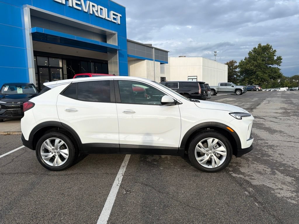 Used 2025 Buick Encore GX Preferred AWD/4WD image 2