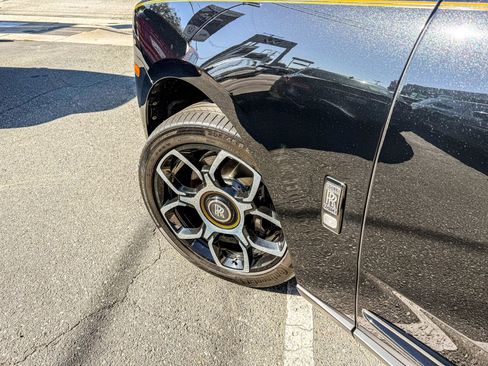 Used 2020 Rolls-Royce Cullinan Black Badge image 5