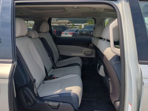 Certified 2025 Kia Carnival SX Prestige FWD image 27