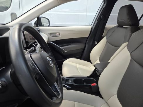 Used 2023 Toyota Corolla Cross XLE FWD image 5