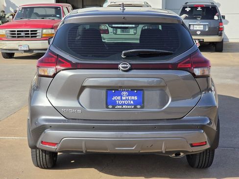 Used 2024 Nissan Kicks S FWD image 8