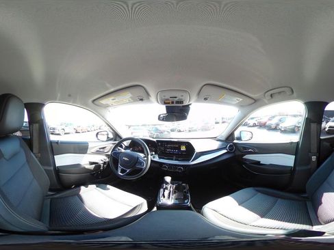 Used 2025 Chevrolet Trax LT w/ LT Convenience Package image 41