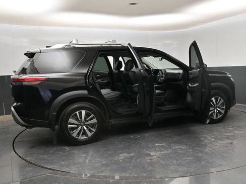 Used 2023 Nissan Pathfinder SL image 32