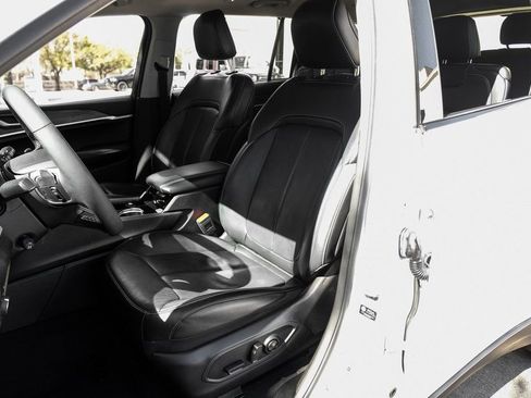 Used 2023 Jeep Grand Cherokee L Limited w/ Luxury Tech Group II image 8