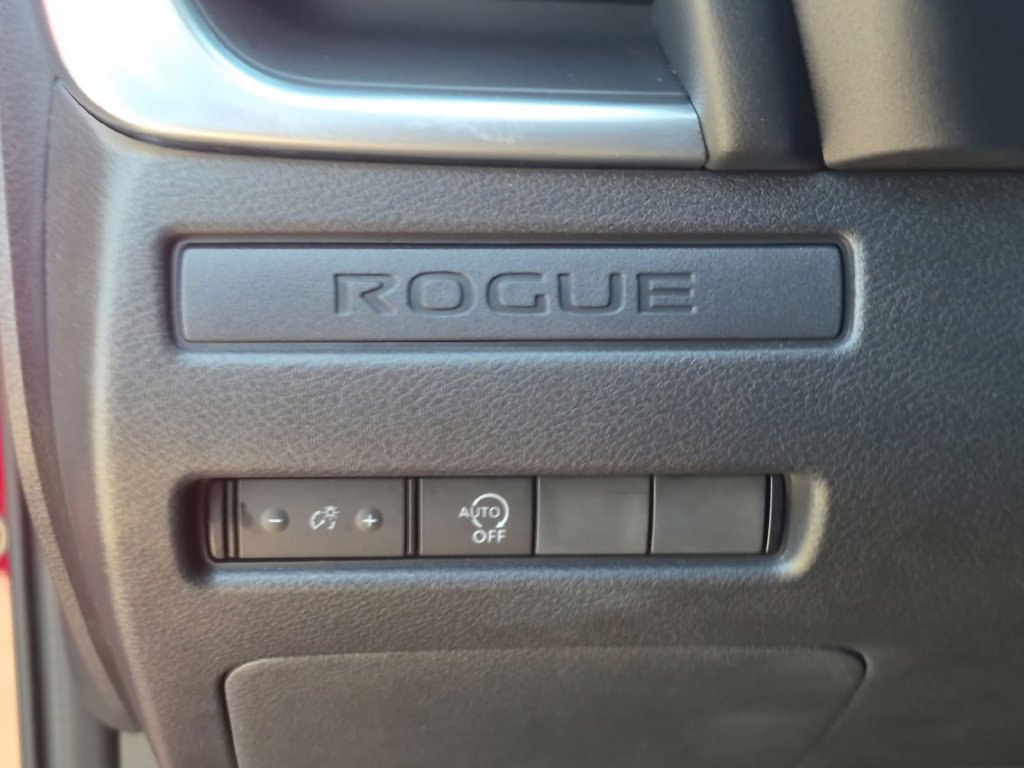 Used 2023 Nissan Rogue S FWD image 19