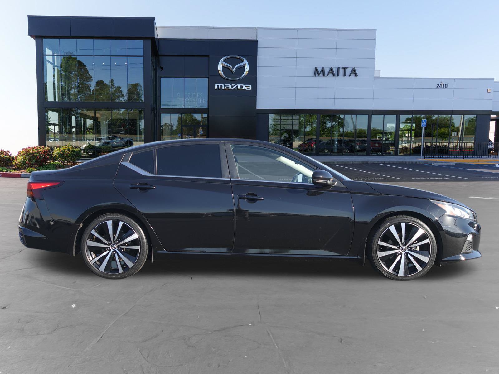 Used 2022 Nissan Altima 2.0 SR FWD image 2