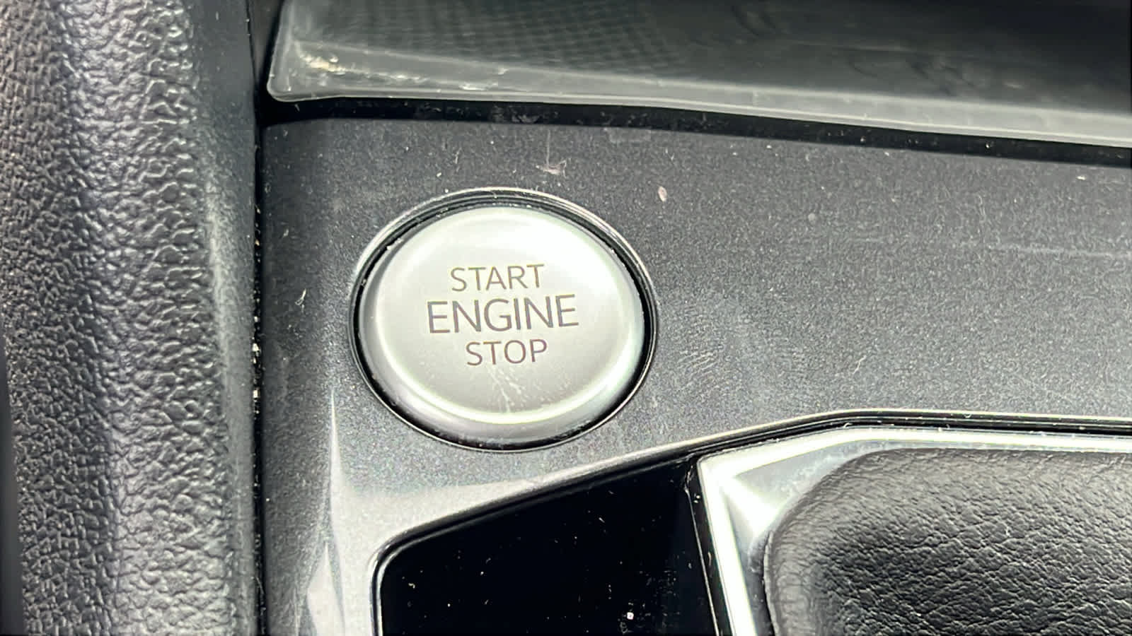 Certified 2023 Volkswagen Tiguan SE R-Line FWD image 17