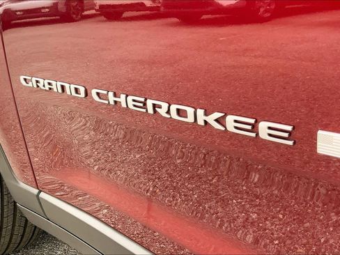 Used 2025 Jeep Grand Cherokee L Limited w/ Luxury Tech Group II AWD/4WD image 31