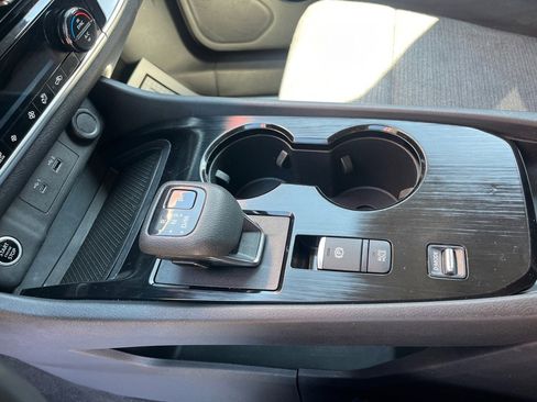 Used 2022 Nissan Rogue SV image 9