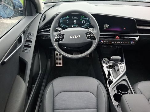 New 2026 Kia Niro SX Touring FWD image 7