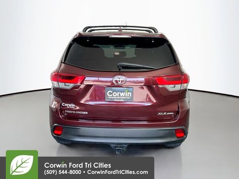 Used 2019 Toyota Highlander XLE AWD/4WD image 13