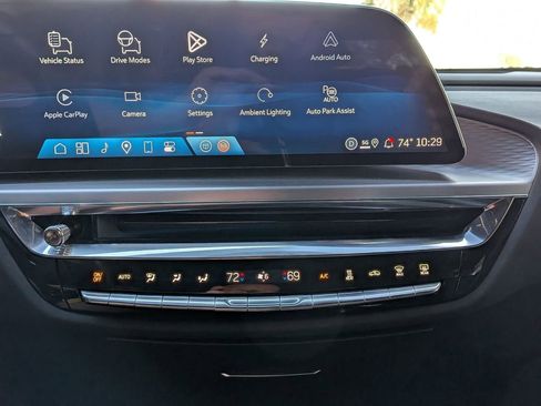 Used 2025 Cadillac Lyriq Sport image 17