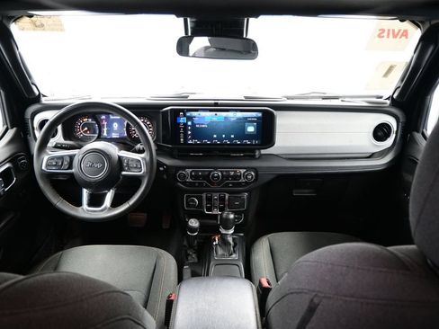 Used 2024 Jeep Wrangler Unlimited Sahara AWD/4WD image 11