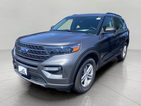 Certified 2024 Ford Explorer XLT w/ Equipment Group 202A AWD/4WD image 4