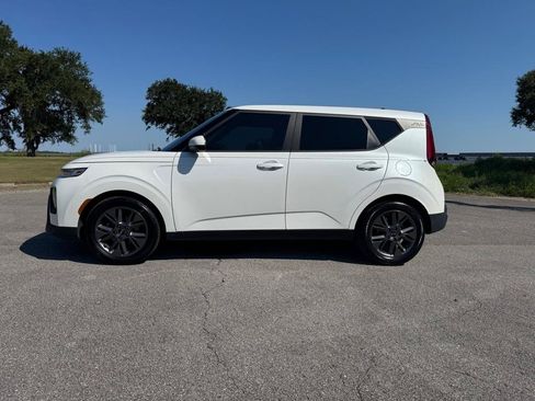 Used 2021 Kia Soul S FWD image 2