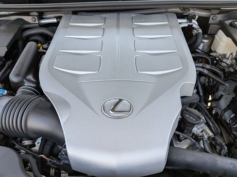 Used 2023 Lexus GX 460 Premium w/ Accessory Package AWD/4WD image 40