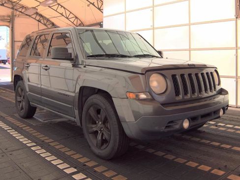 Used 2014 Jeep Patriot Sport w/ Power Value Group FWD image 4